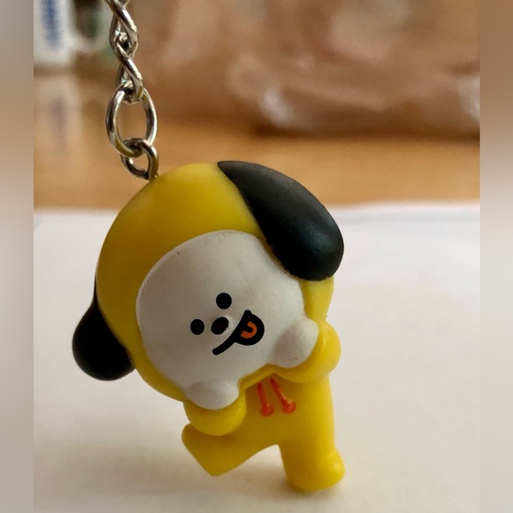 BT21 Backpack Buddies Chimmy Keychain - Picture 3 of 3